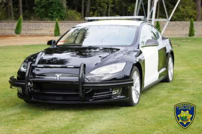 Полиция США протестирует электромобиль Tesla Model S