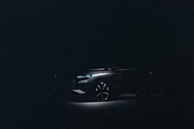 Audi показала тизер электрического кроссовера