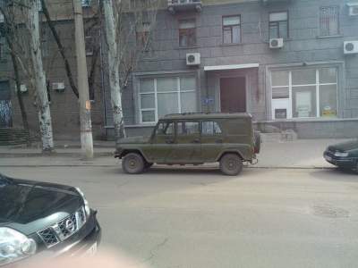 В Украине видели УАЗ, переделанный в лимузин