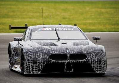 Опубликованы "живые" снимки гоночного купе BMW M8