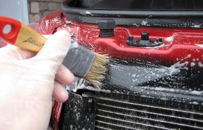 Эксперт объяснил, зачем мыть радиатор автомобиля летом