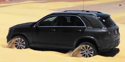 Mercedes-Benz научила новый GLE "выпрыгивать" из песка