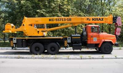 КрАЗ представил 25-тонный автомобильный кран