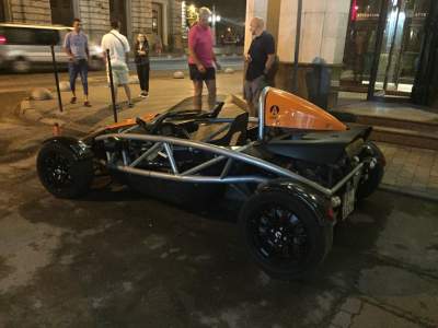 Во Львове видели редкий автомобиль на "евробляхах"