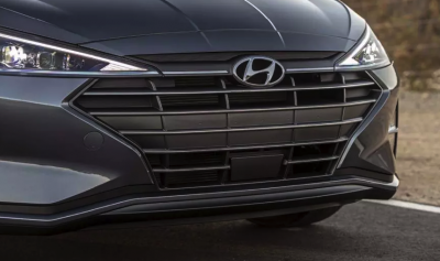 Hyundai представила новую Elantra с треугольной внешностью