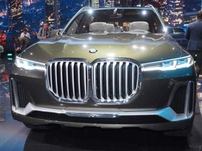 Компания BMW представила снимки нового BMW X7