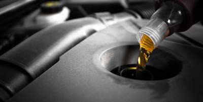 Автосервис или самому: эксперт подсказал, как лучше менять моторное масло