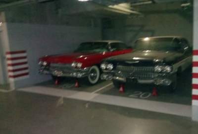 На киевской парковке нашли два уникальных Cadillac Eldorado