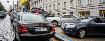 Эксперт пояснил, чем новый закон о парковке грозит "евробляхам"