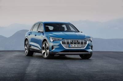 Audi отложила выход электровнедорожника: названа причина
