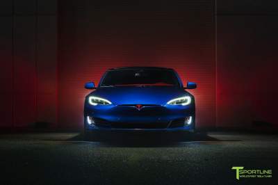 Tesla Model S превратили в авто для Супермена