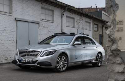 Mercedes-Benz научит беспилотники общаться с людьми
