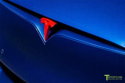 Tesla Model S превратили в авто для Супермена