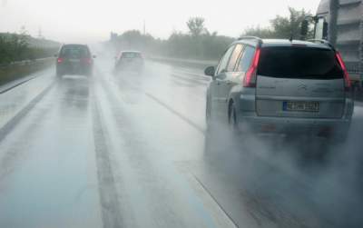 Как избежать аварии при вождении во время тумана