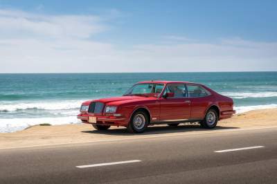 В США уйдет с молотка редкий Bentley в королевском стиле