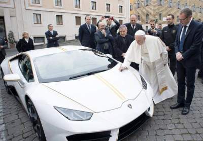 Lamborghini Папы Римского можно выиграть в лотерею