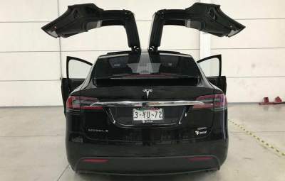 Представлена бронированная версия Tesla Model X