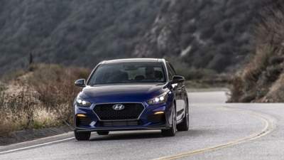 Hyundai показала новую «подогретую» Elantra