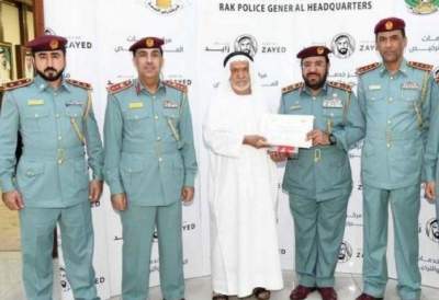 Арабская полиция выявила и наградила идеального водителя