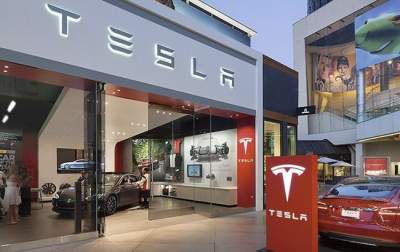 Компания Tesla существенно упала в цене
