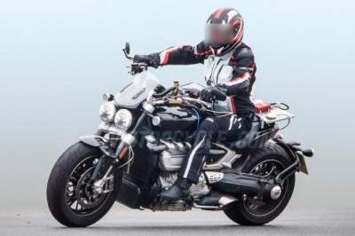 В Сети показали "живые" фото нового мотоцикла Triumph Rocket II