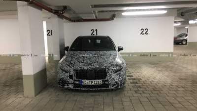 На немецкой парковке засняли прототип Mercedes-AMG A45