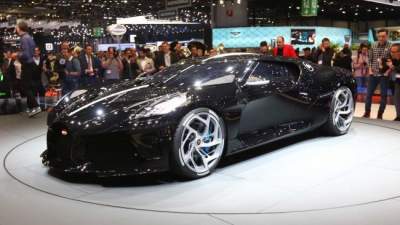 Самый дорогой автомобиль Bugatti показали в движении