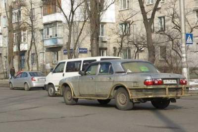 На киевских дорогах засняли Волгу с необычным тюнингом