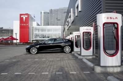 Илон Маск заявил о появлении зарядных станций Tesla в Украине