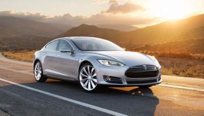 Tesla прекращает продажи самых доступных версий Model S и X
