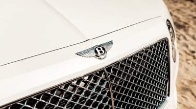 Bentley показал лимитированный Bentayga, украшенный перламутром