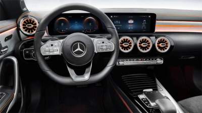 Первые фото нового Mercedes-Benz CLA показали до премьеры
